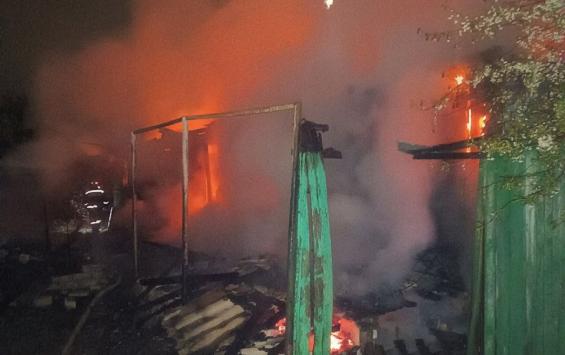 В Курске при пожаре погибли два человека и один пострадал