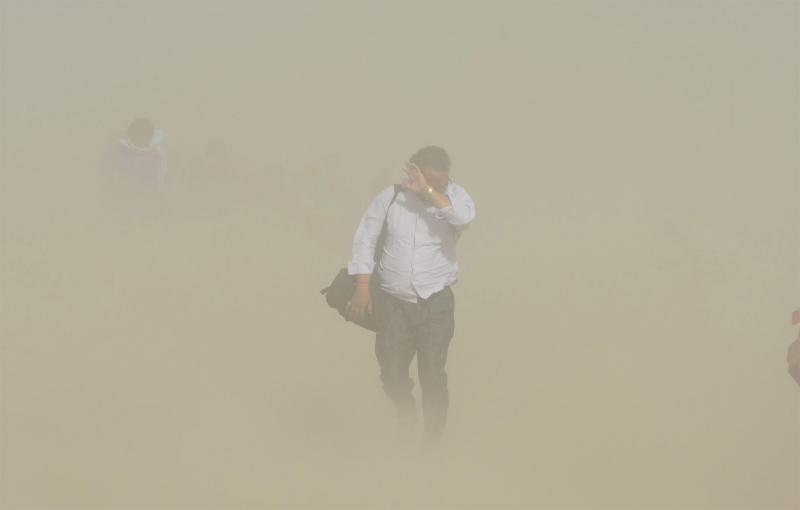 Мощная пыльная буря надвинулась на российский регион