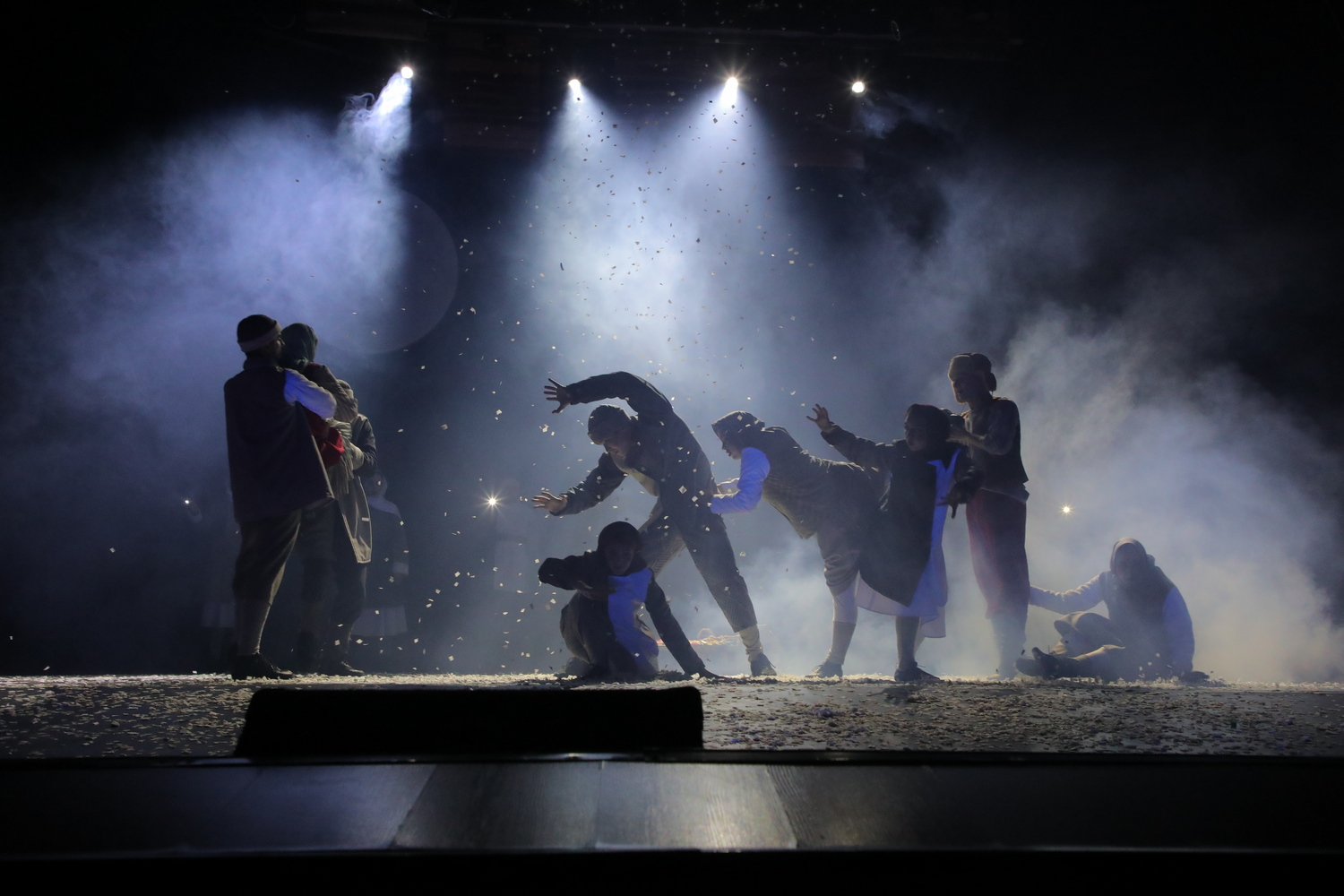 В Старом Осколе артисты Новоуральского театра показали музыкальный спектакль Серебряное копытце